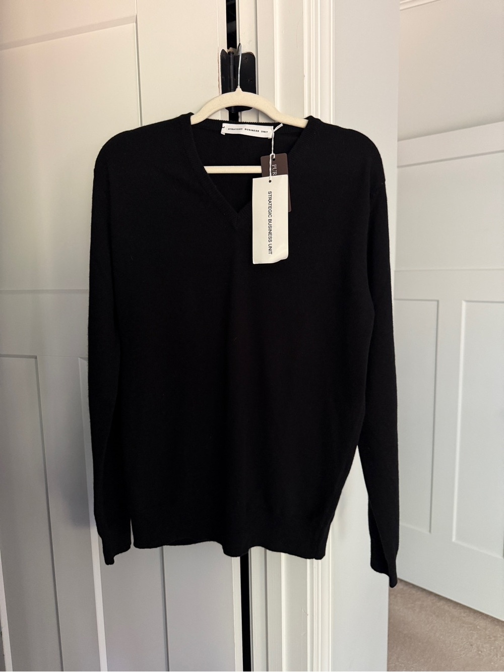 Strategic business unit scollo v neck cashmere pullover sweater new NWT black